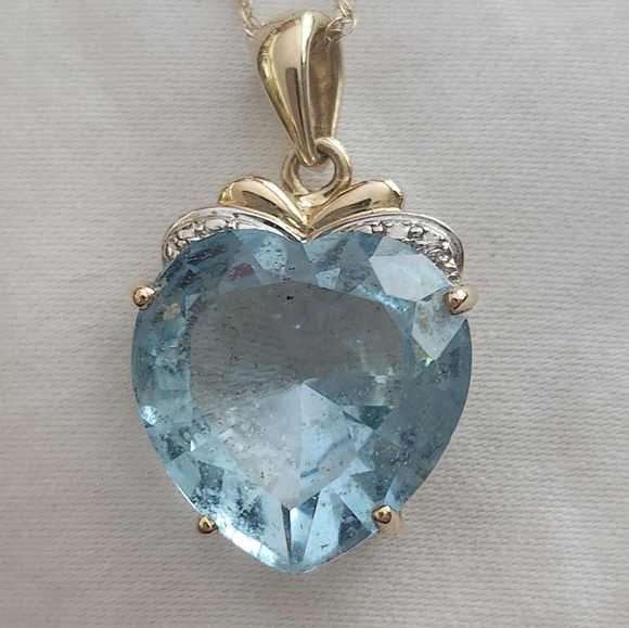 unbranded Jewelry - Exquisite 5.00Ct Heart Cut Natural Swiss Blue Topaz & Natural Diamond Pendant